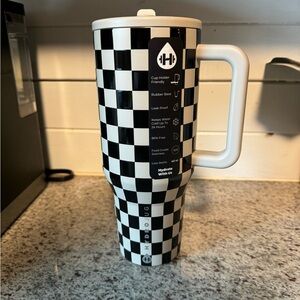 🖤⚪️ Limited edition Aubrie checkers 40oz Hydrojug Traveler Cup